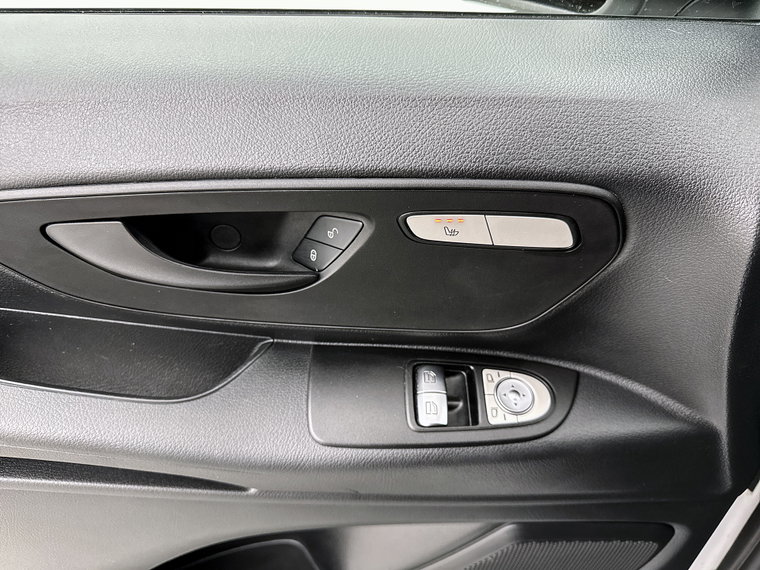 Vehicle Image 28