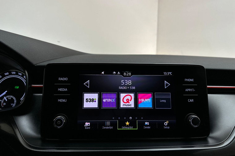 Vehicle Image 25