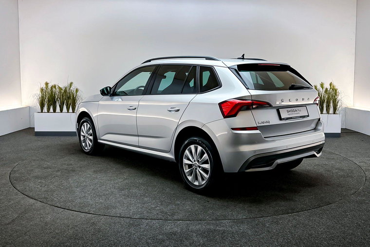 Vehicle Image 6