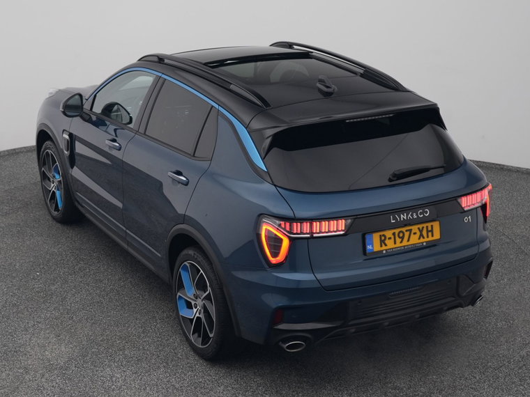 Vehicle Image 25