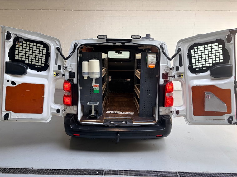 Vehicle Image 30