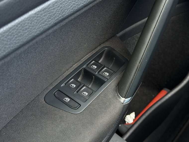 Vehicle Image 34