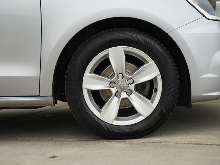 Vehicle Image 20