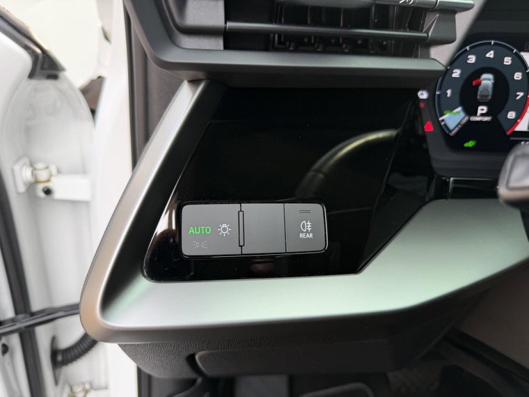 Vehicle Image 33