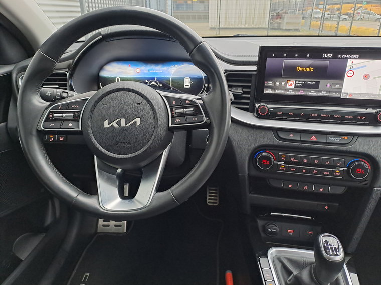 Vehicle Image 28