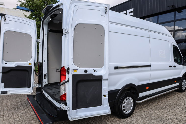 Vehicle Image 12