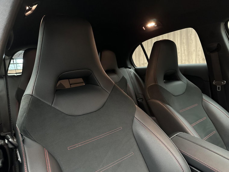 Vehicle Image 25