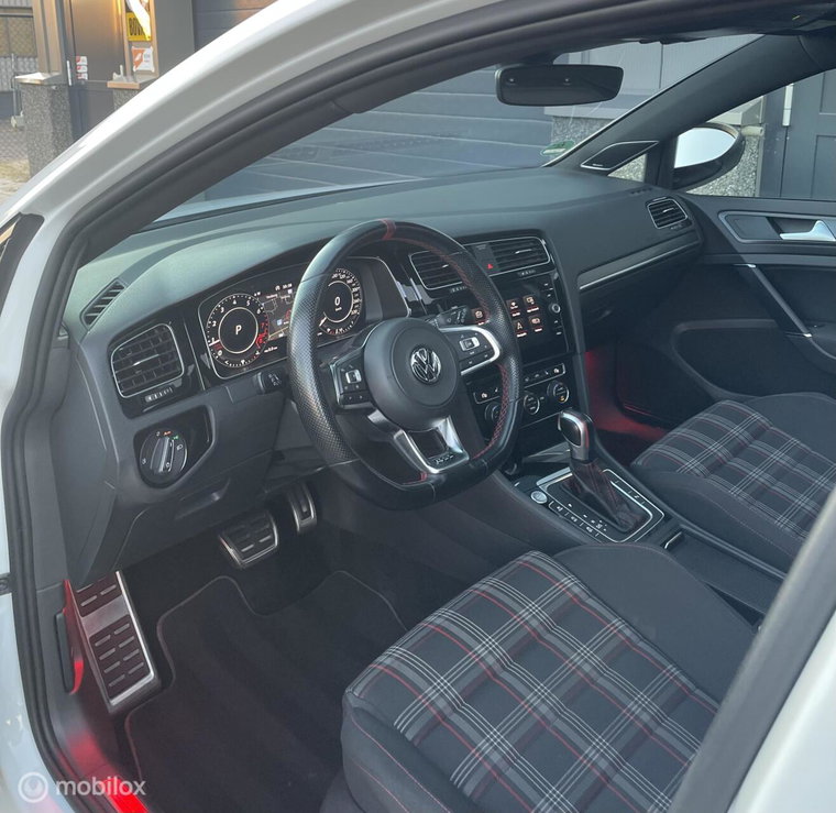 Vehicle Image 36