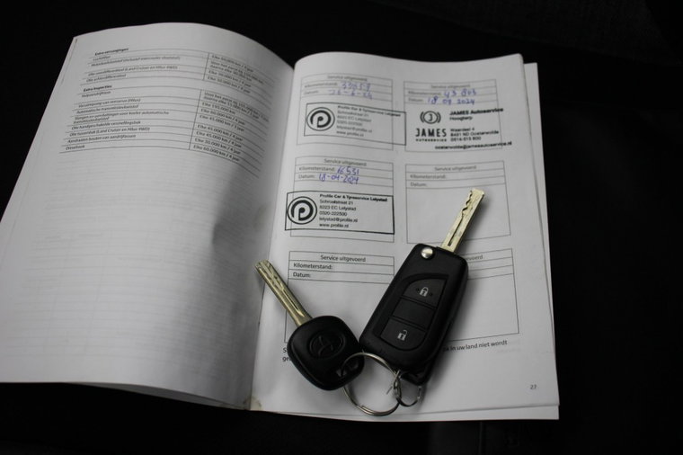 Vehicle Image 12