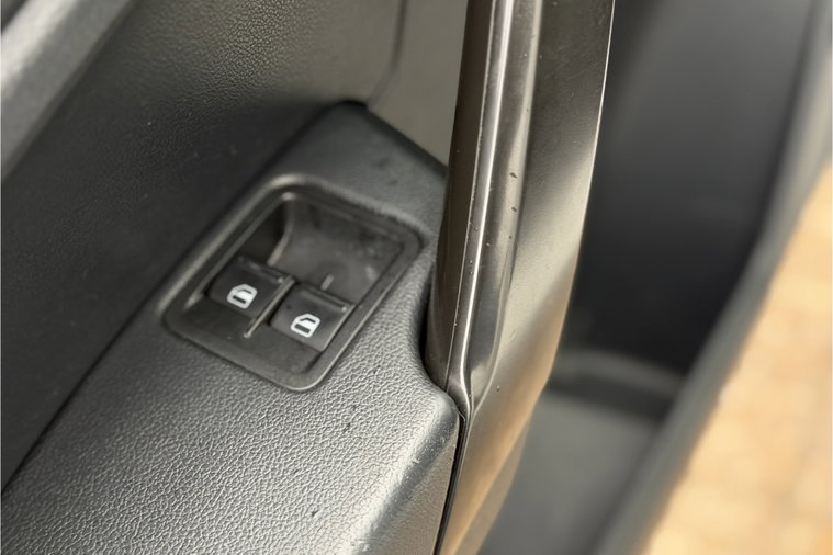Vehicle Image 32