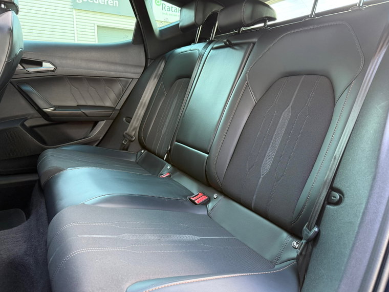 Vehicle Image 33