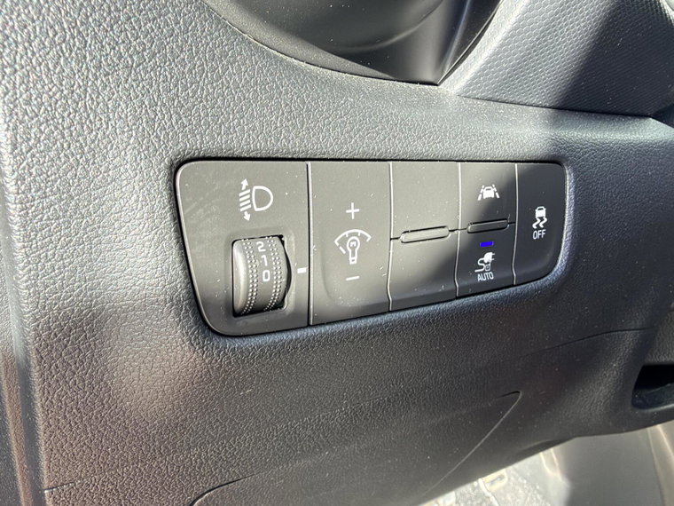 Vehicle Image 25