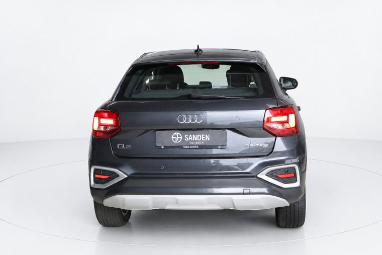 Vehicle Image 9
