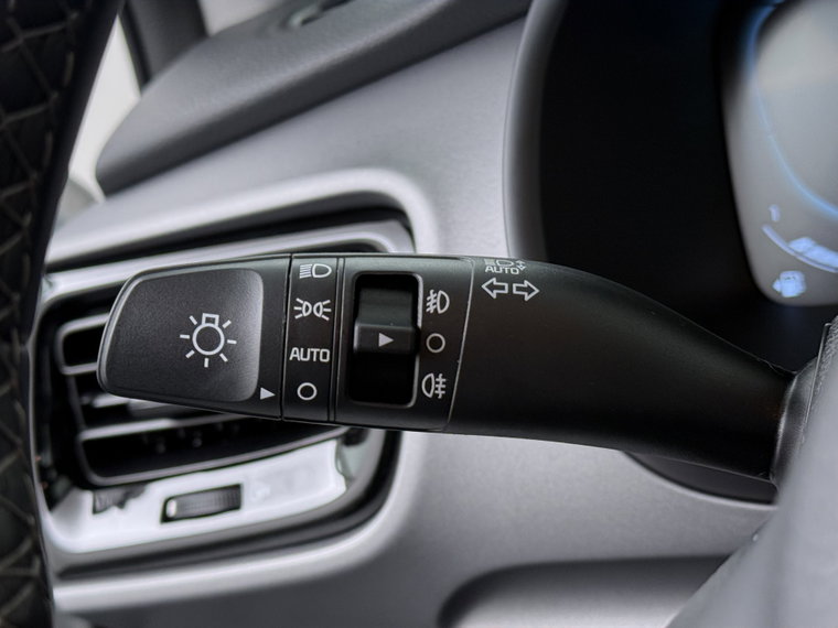 Vehicle Image 25