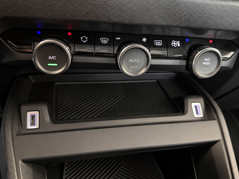 Vehicle Image 38