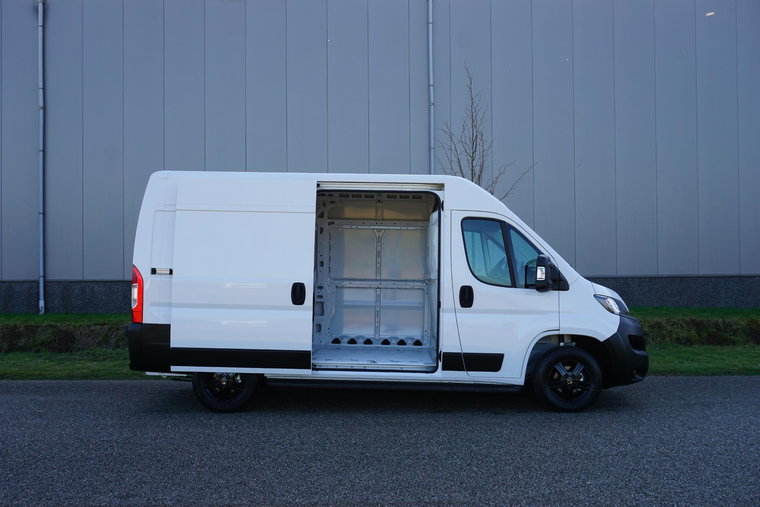 Vehicle Image 38