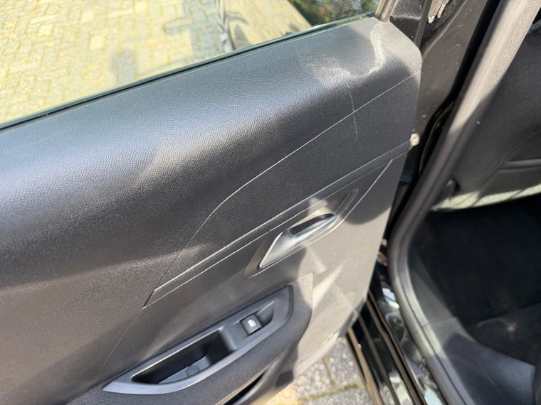 Vehicle Image 32