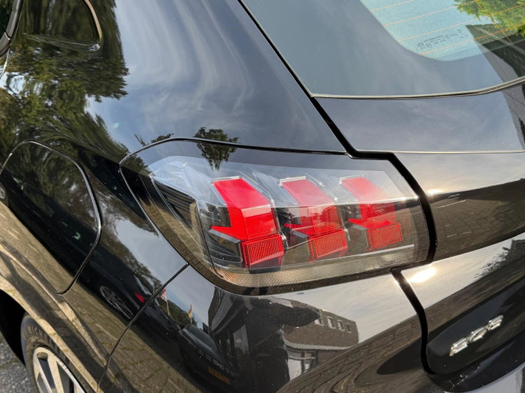 Vehicle Image 38