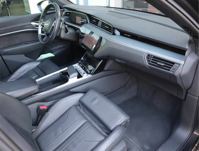 Vehicle Image 32