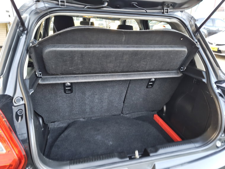 Vehicle Image 32