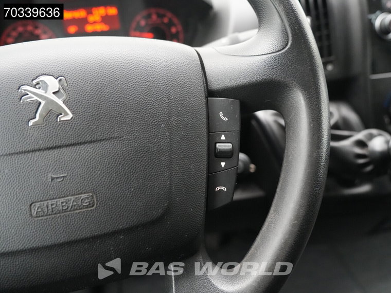 Vehicle Image 28