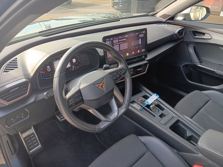 Vehicle Image 25