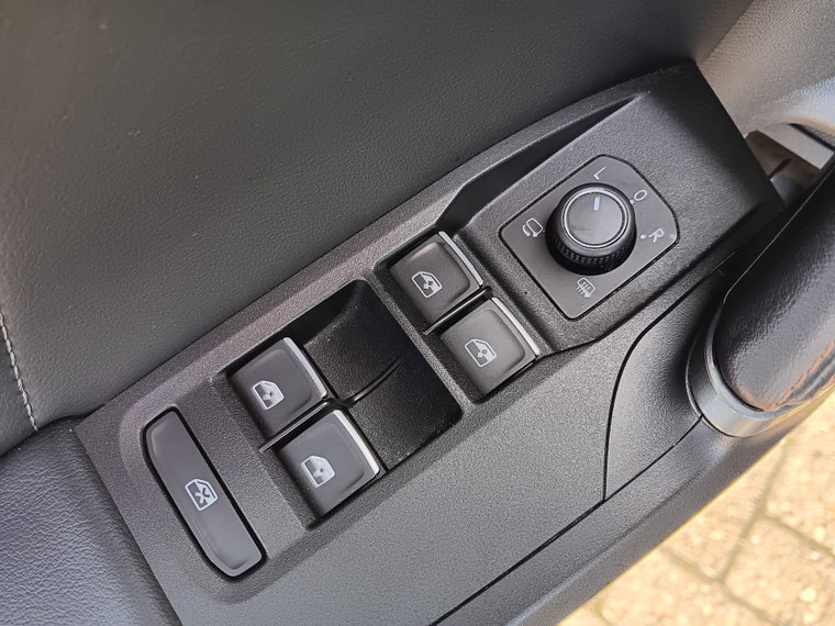 Vehicle Image 26