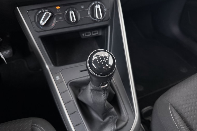 Vehicle Image 25