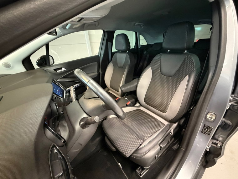 Vehicle Image 8