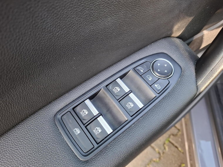 Vehicle Image 27