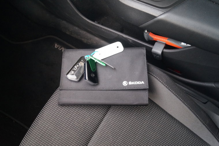 Vehicle Image 25
