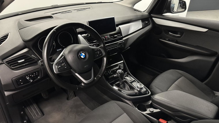 Vehicle Image 16