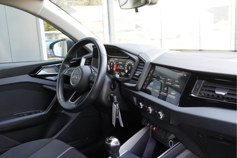 Vehicle Image 16