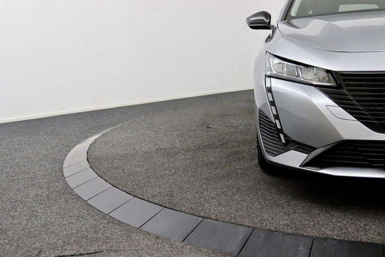 Vehicle Image 35