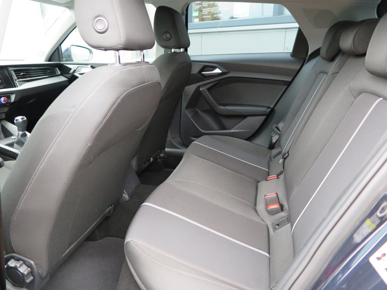 Vehicle Image 19