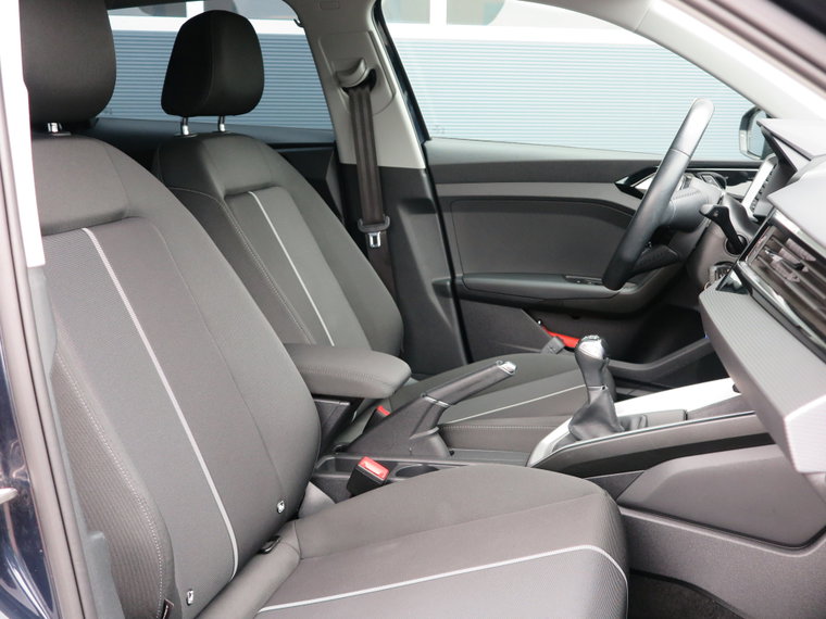 Vehicle Image 30