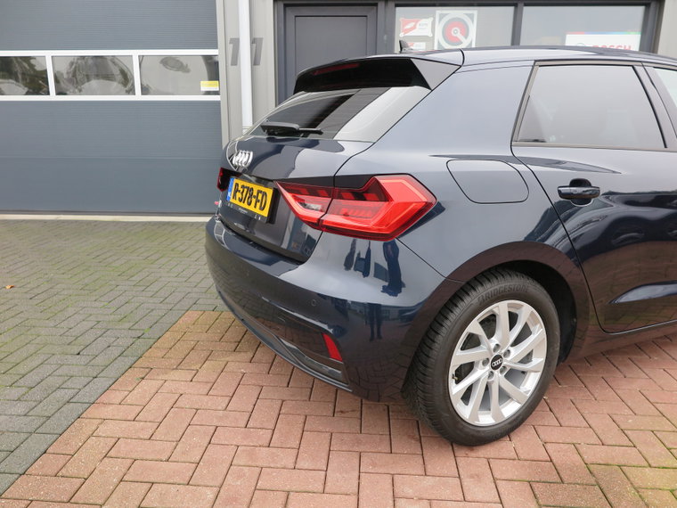 Vehicle Image 60