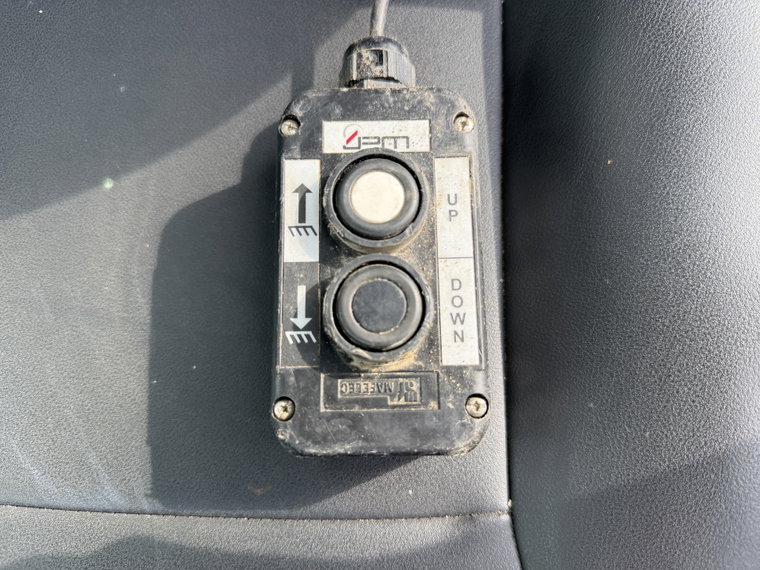 Vehicle Image 25