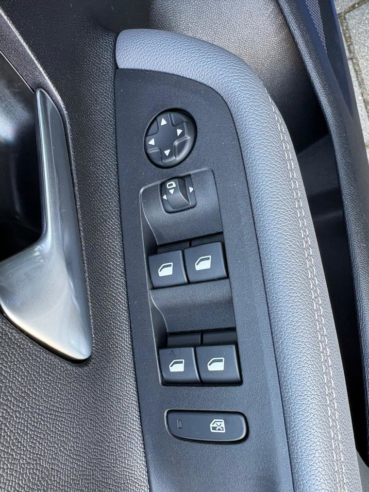 Vehicle Image 27