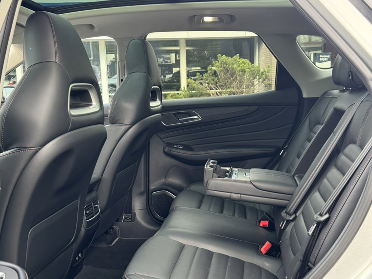 Vehicle Image 13