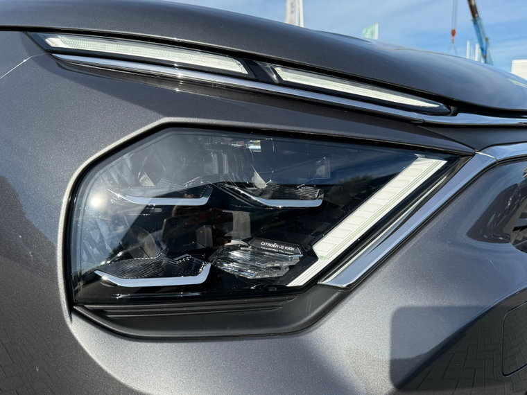 Vehicle Image 18