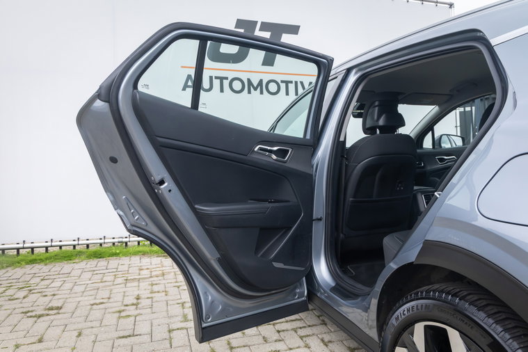 Vehicle Image 35
