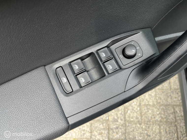 Vehicle Image 26