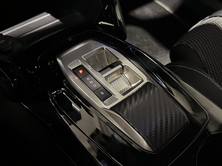 Vehicle Image 25