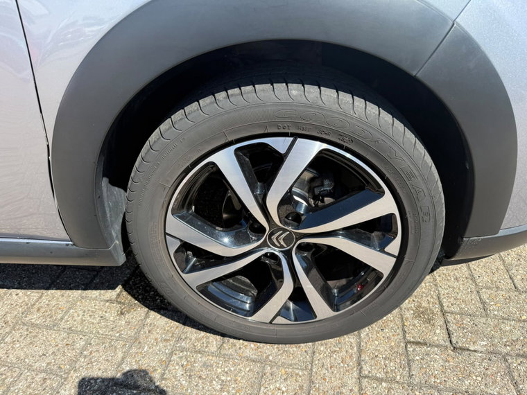 Vehicle Image 22