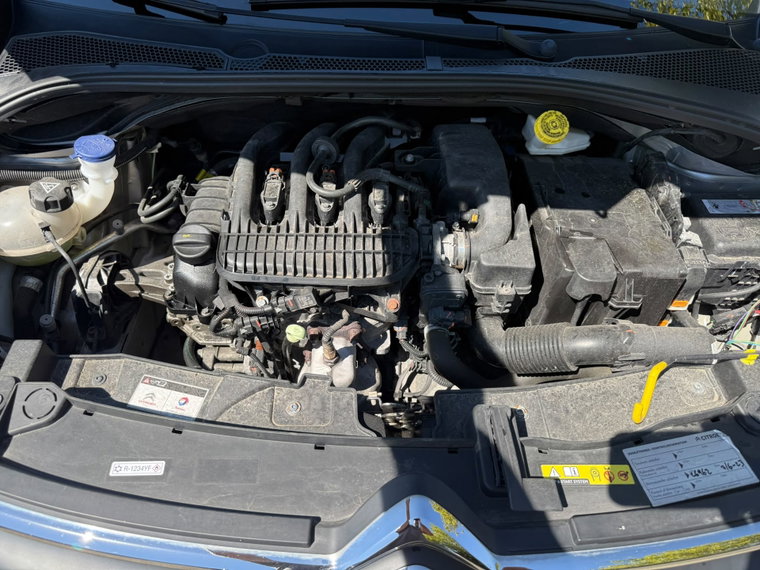 Vehicle Image 25