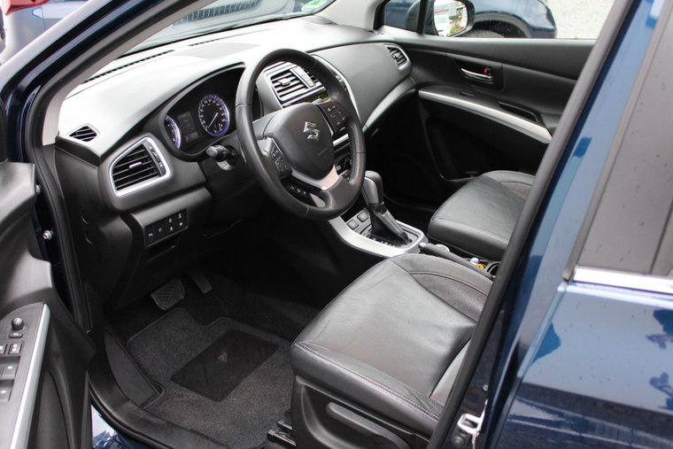 Vehicle Image 12