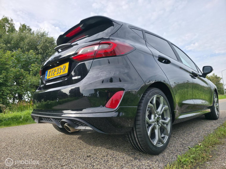 Vehicle Image 32
