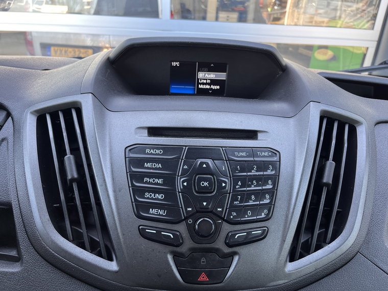 Vehicle Image 38