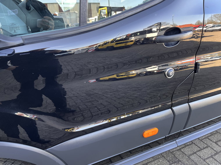 Vehicle Image 42